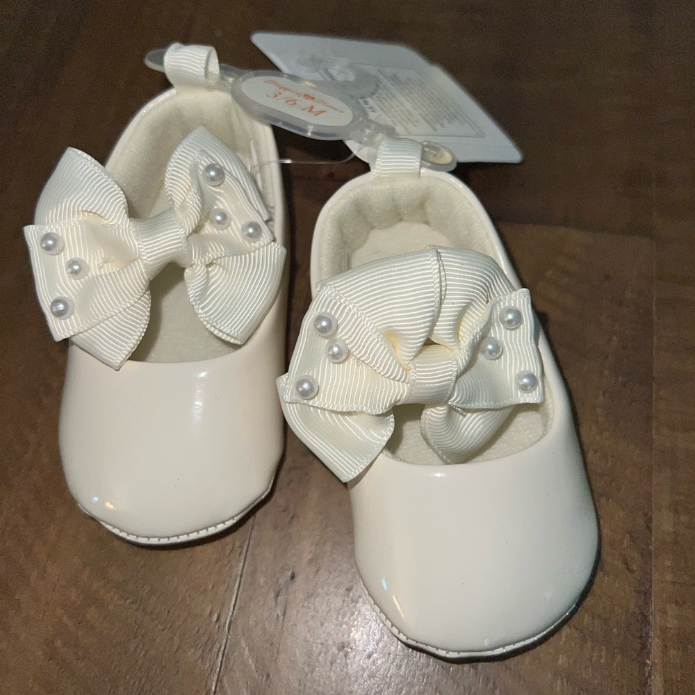 Ivory White Easter Baby Shoes with Bow 3-6 months